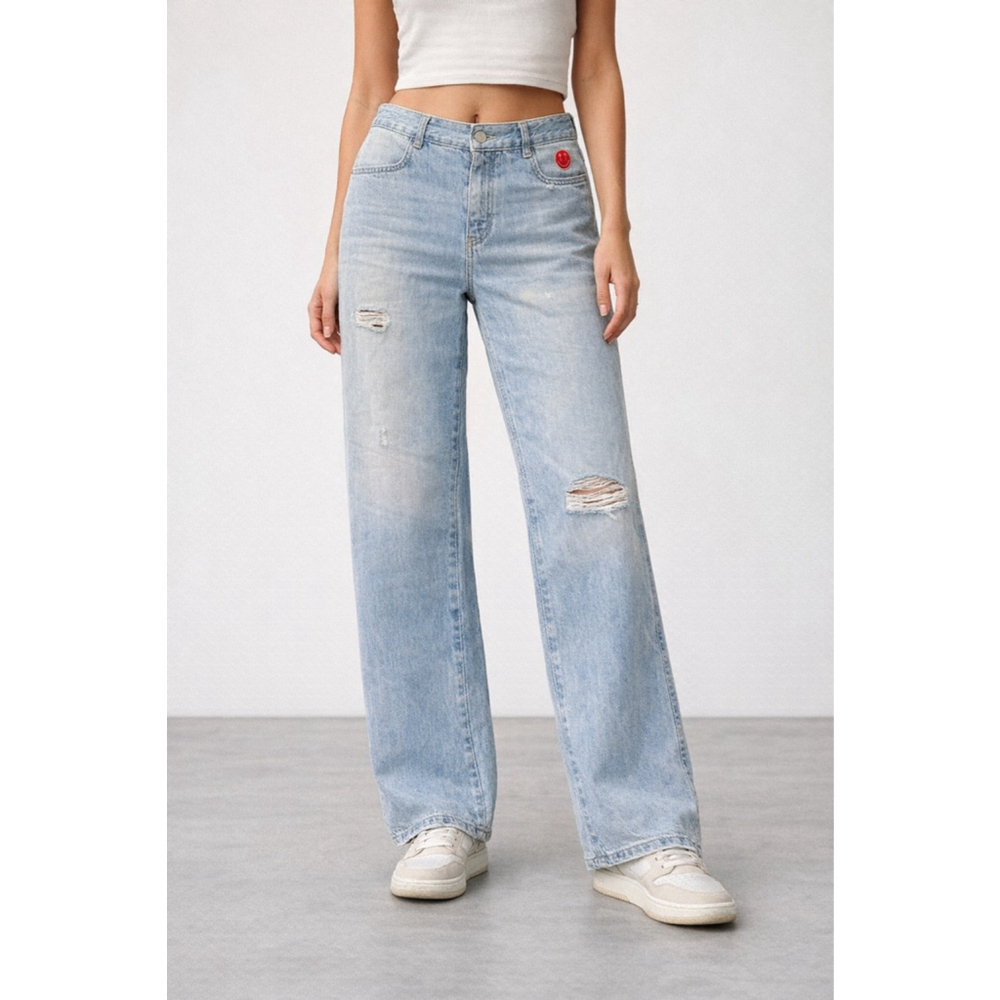 CLOSED Wide Leg Distressed Jeans Light Wash Red Smiley Patch 31